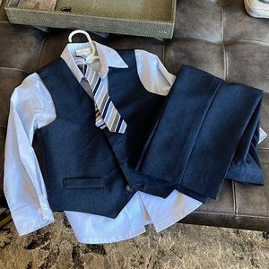 Van Heusen Navy Suit boys 4T wedding